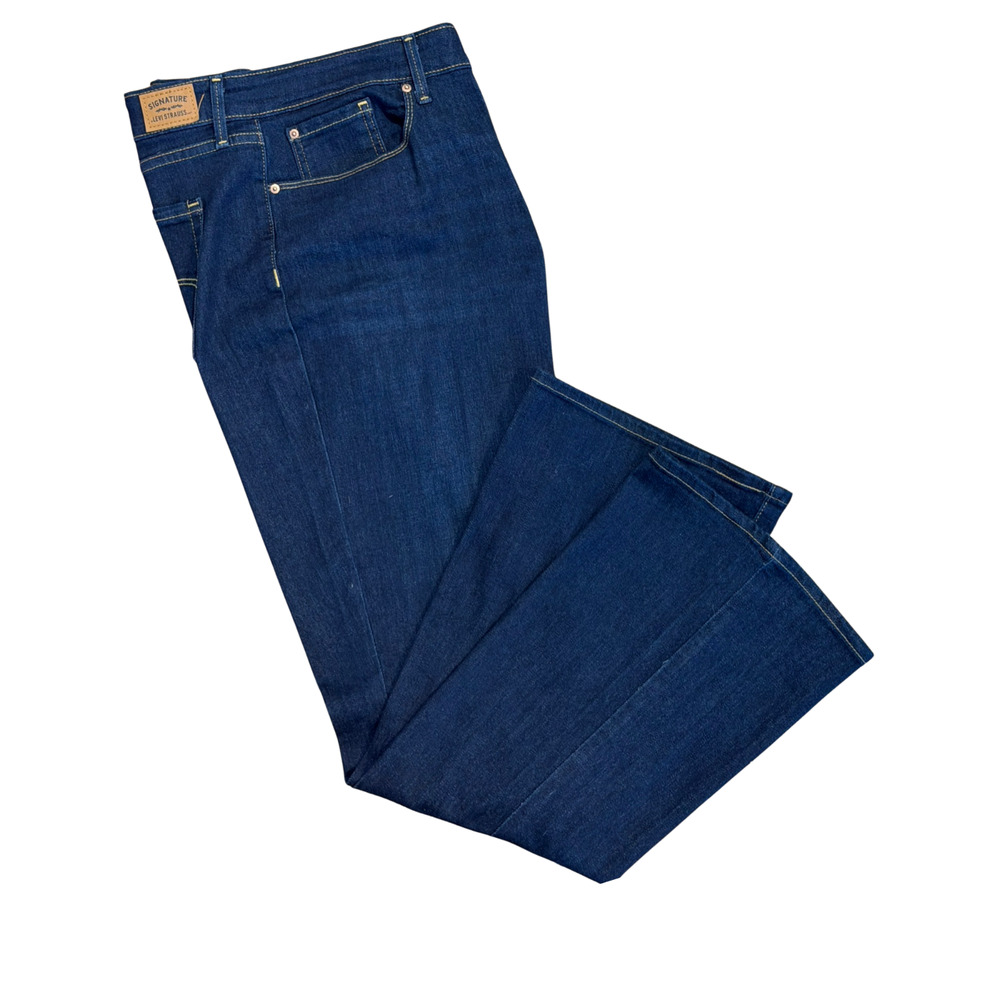 Levi Signature Sz 16S Short Mid Rise Bootcut Jeans 30"In Dark Wash Stretch Denim